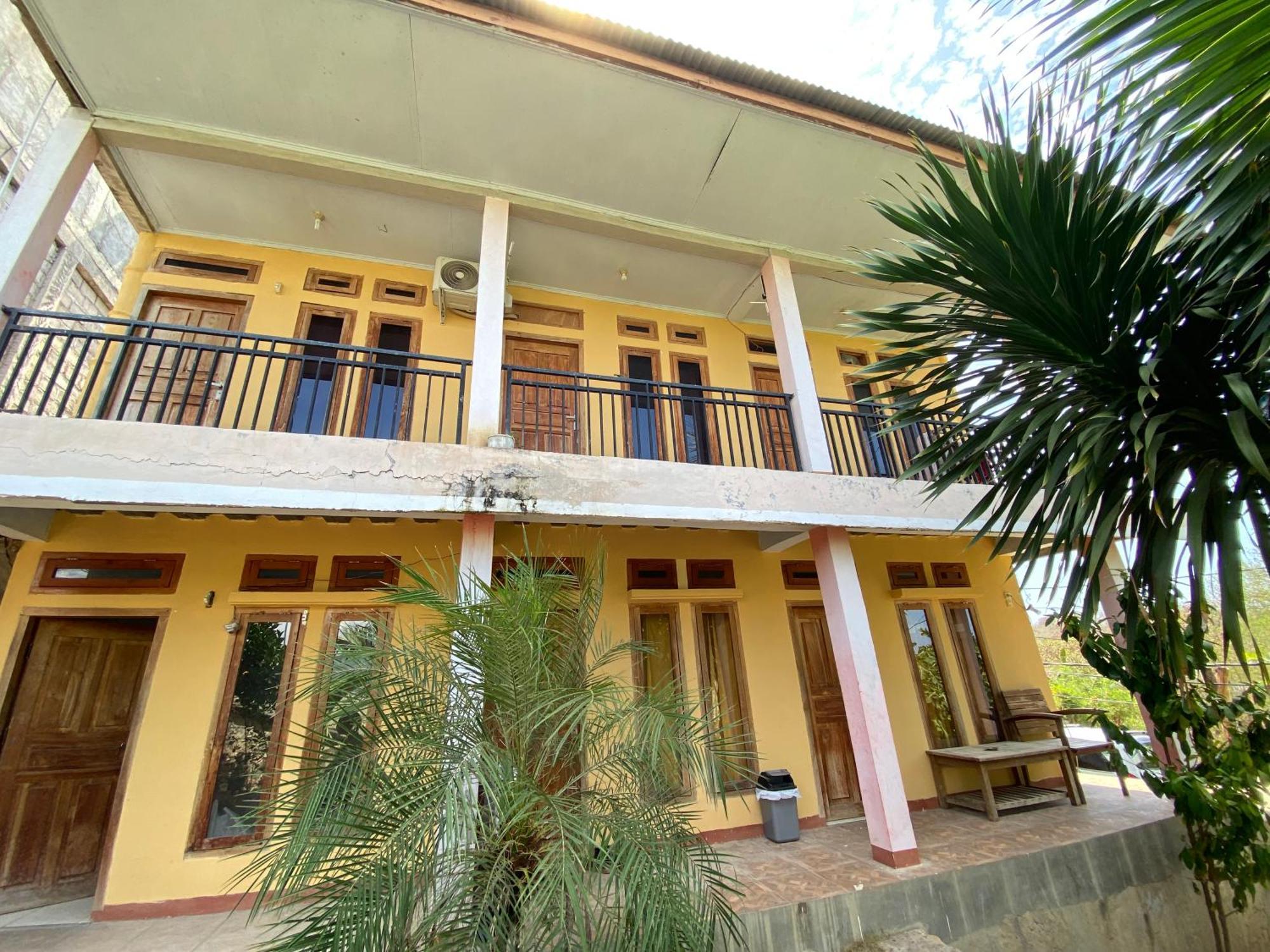 Pieter Homestay Labuan Bajo Exterior photo