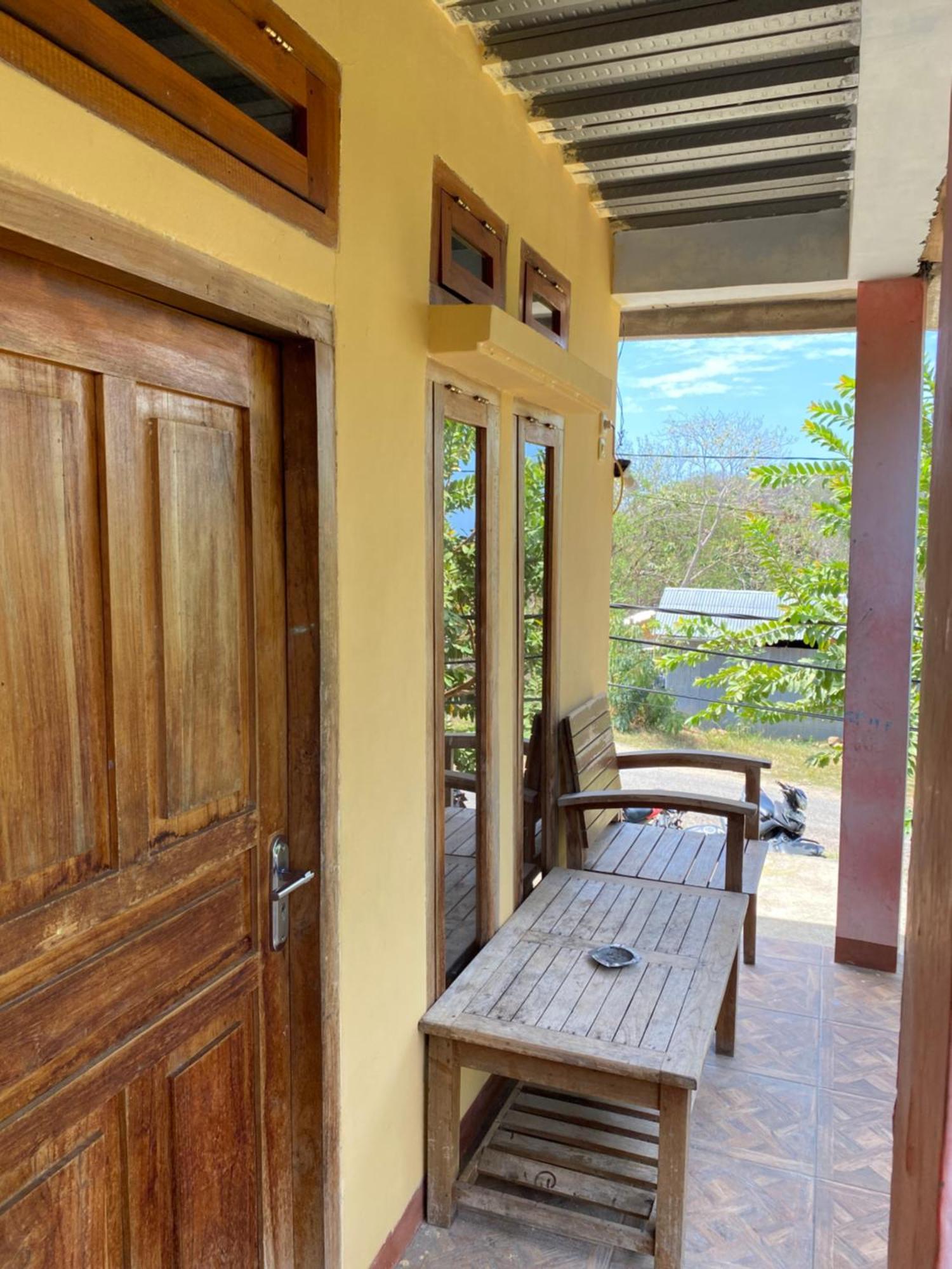 Pieter Homestay Labuan Bajo Exterior photo