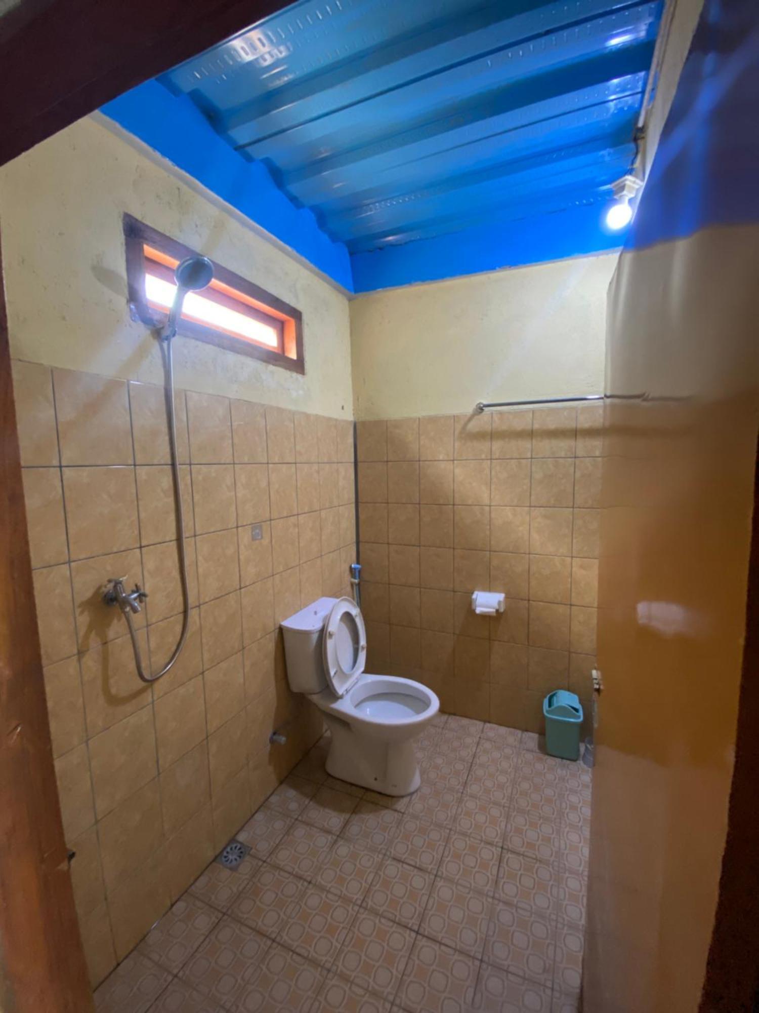 Pieter Homestay Labuan Bajo Exterior photo