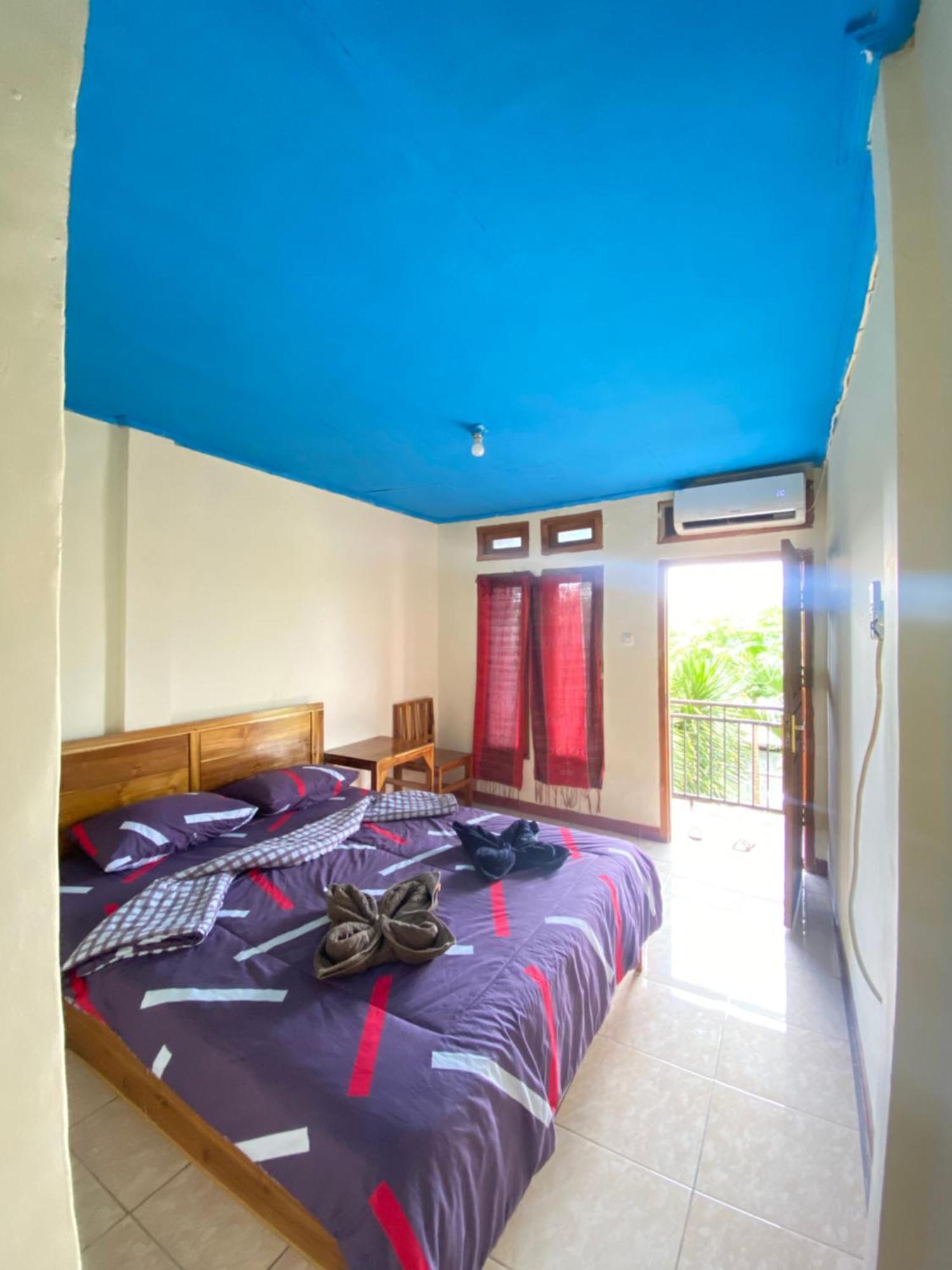 Pieter Homestay Labuan Bajo Exterior photo